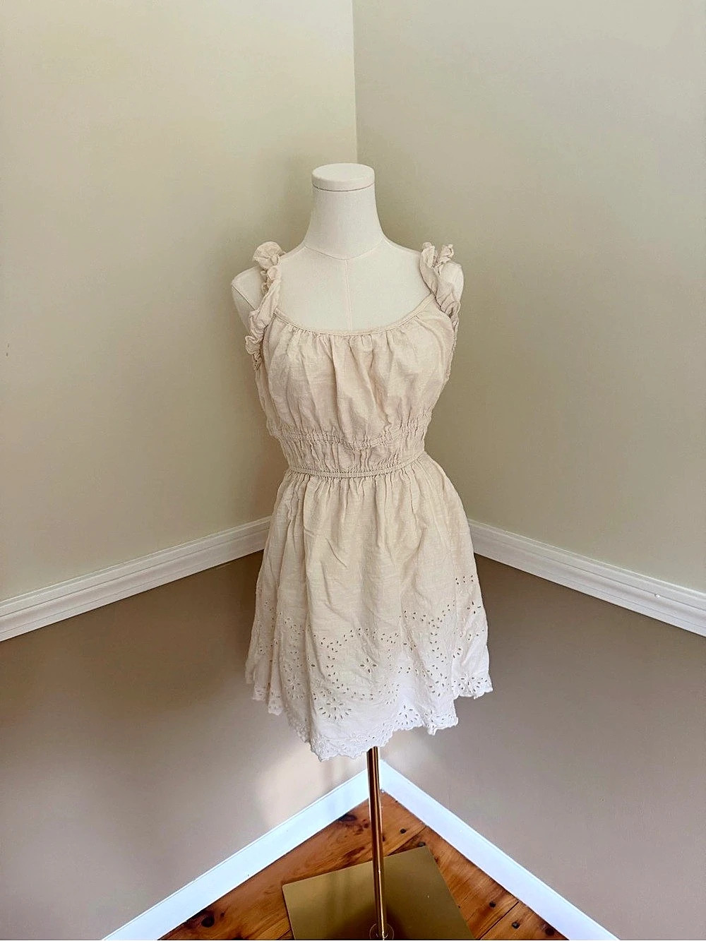Old Navy Eyelet Mini Dress in Cream Size Large